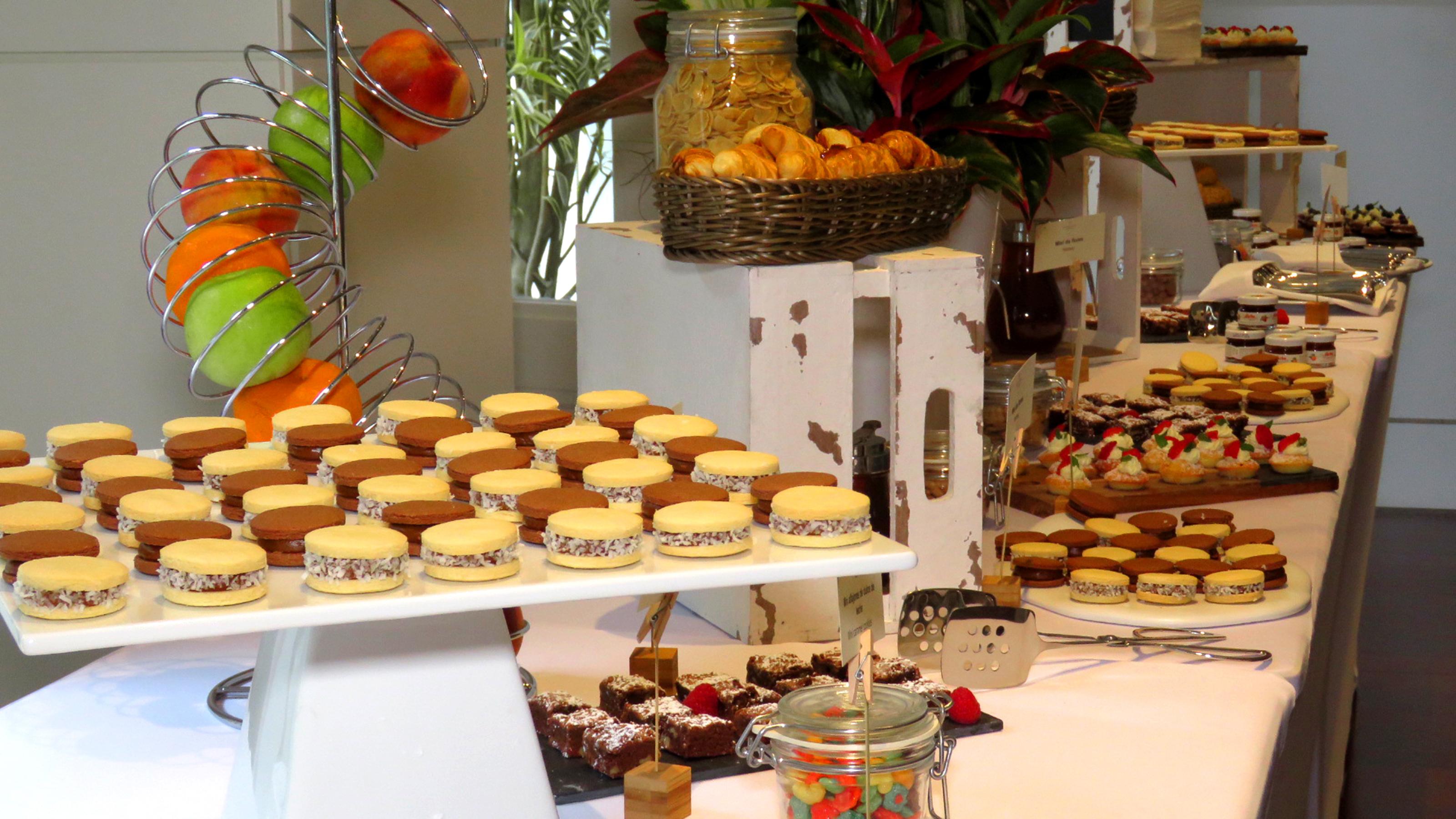 센트럴 호텔 파나마 파나마시티 외부 사진 A dessert buffet
