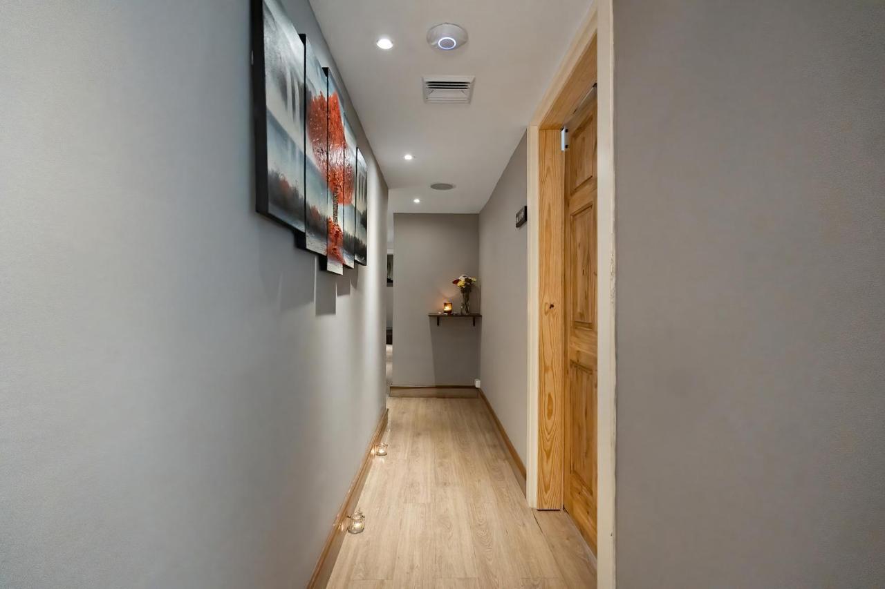 센트럴 호텔 파나마 파나마시티 외부 사진 A corridor in a house