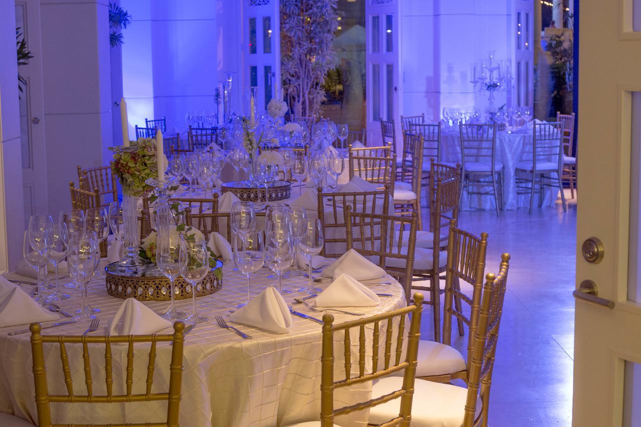 센트럴 호텔 파나마 파나마시티 외부 사진 The interior of the ballroom at the 2011 National Philanthropy Day Awards Gala